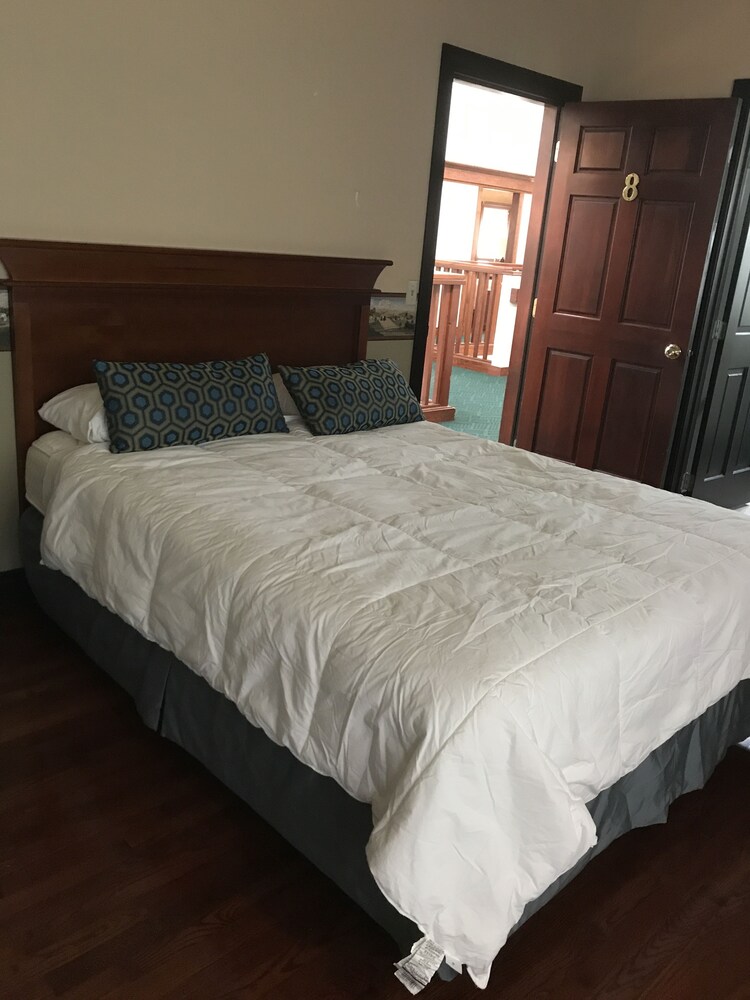 Nirvana Inn & Grill - photo 22