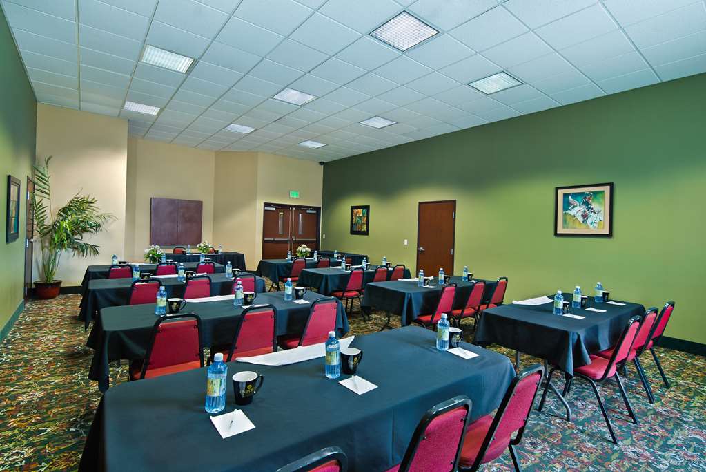 Oxford Suites Pendleton - photo 18