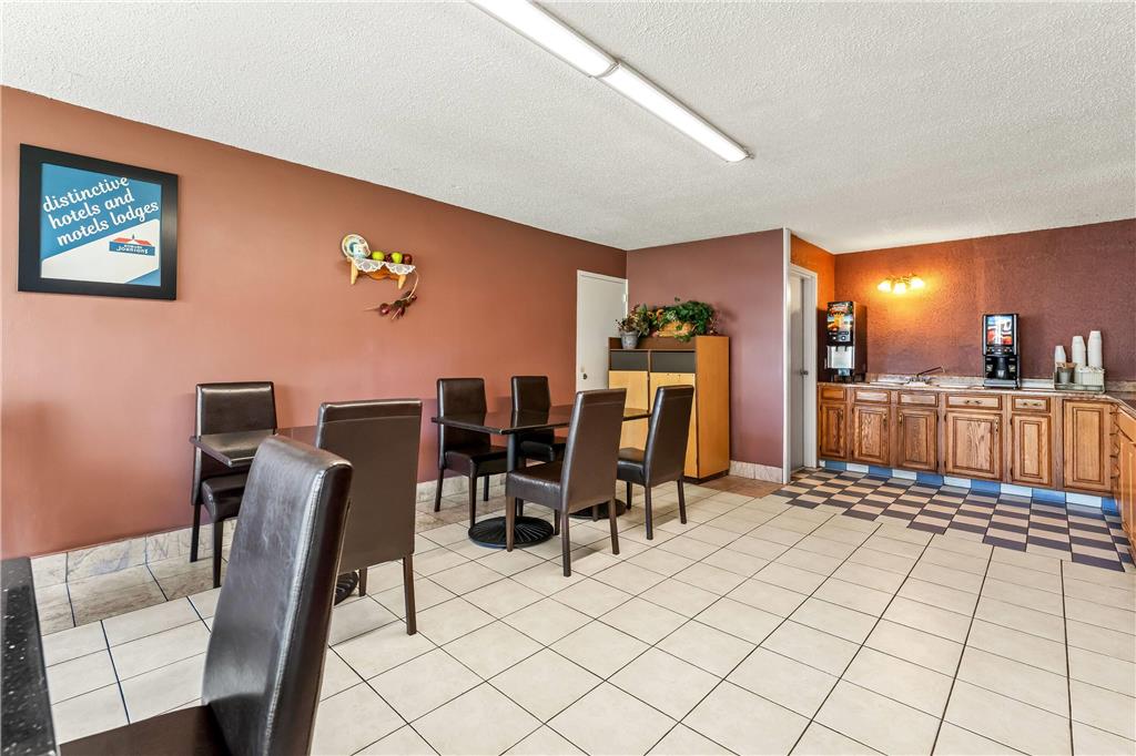 Howard Johnson by Wyndham Albany - photo 16