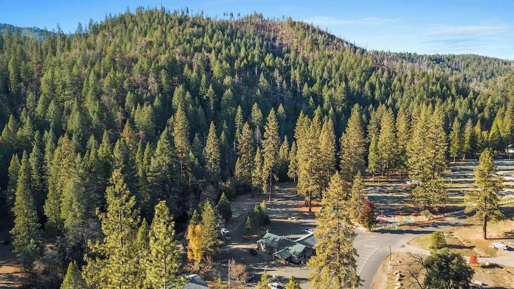 Yosemite Lakes RV Resort - photo 60