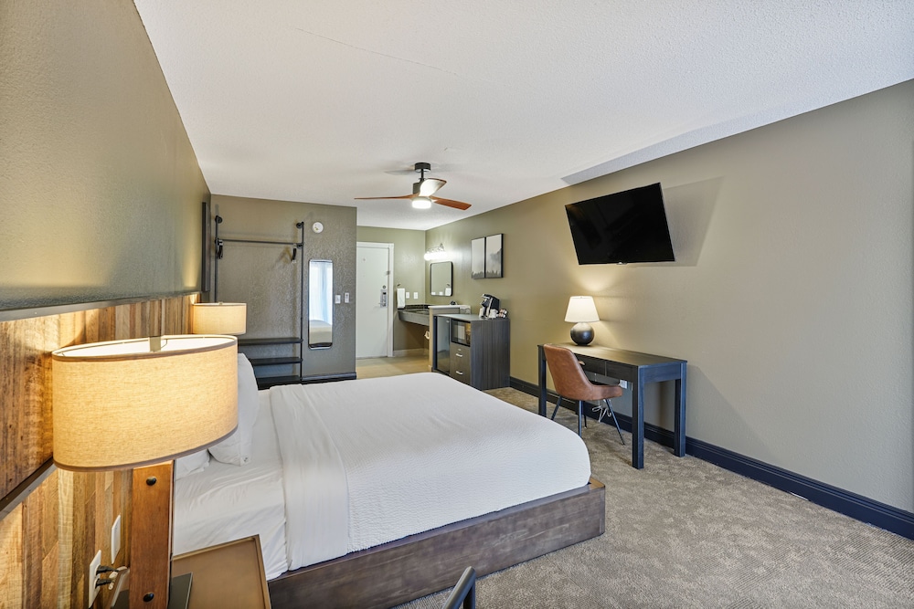 Tremont Lodge & Resort - photo 41