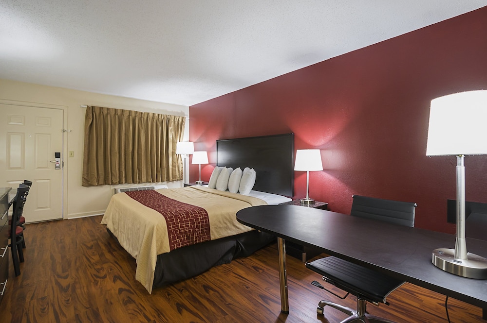 Red Roof Inn & Suites Scottsboro - photo 14