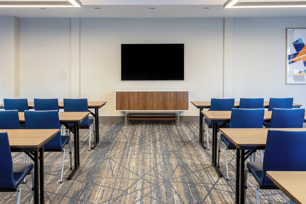 Holiday Inn Express & Suites Benson by IHG - photo 41
