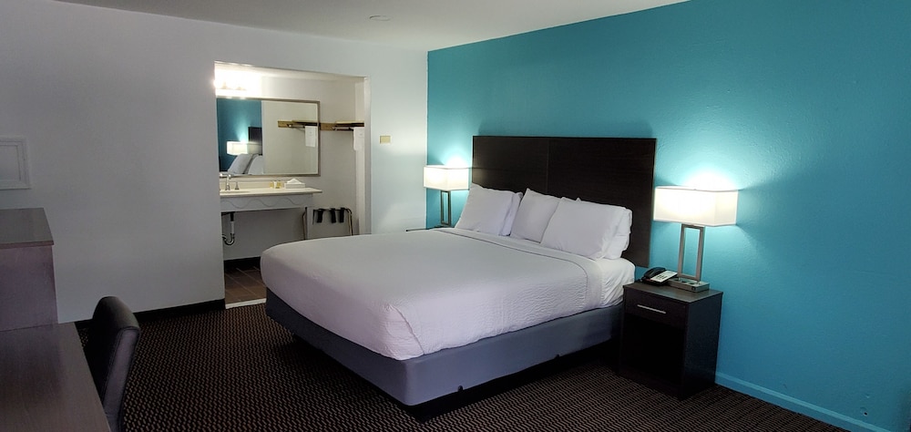 Travelodge by Wyndham Livonia Canton Novi Detroit Area - photo 4
