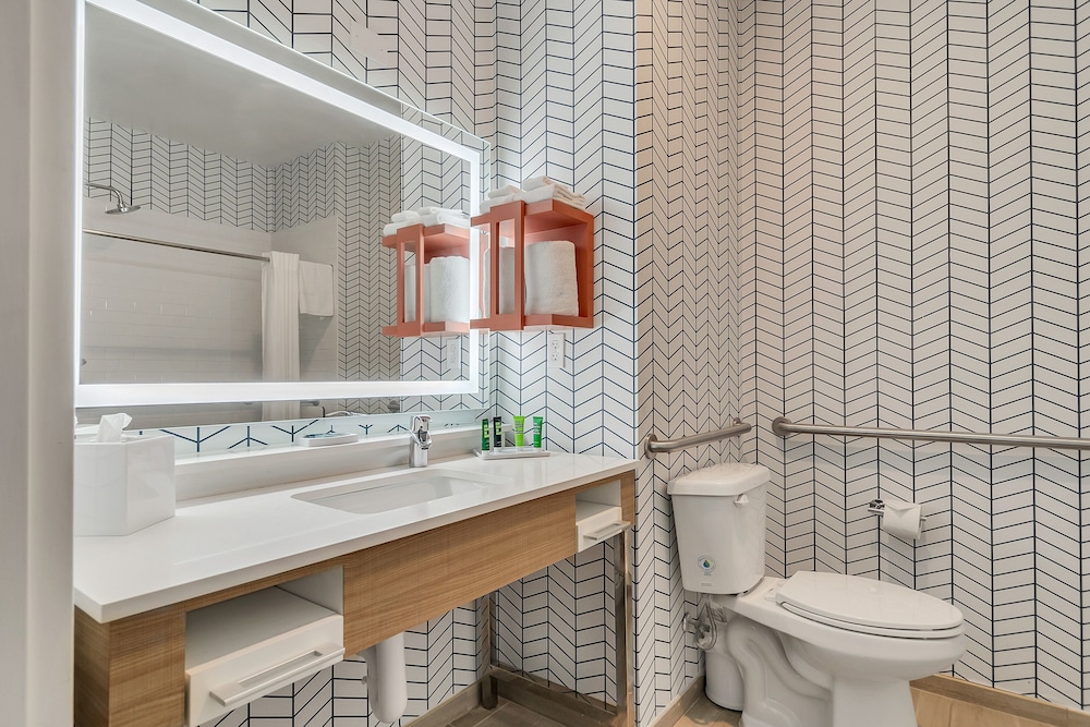 Holiday Inn Express and Suites Destin Miramar Beach by IHG - photo 29