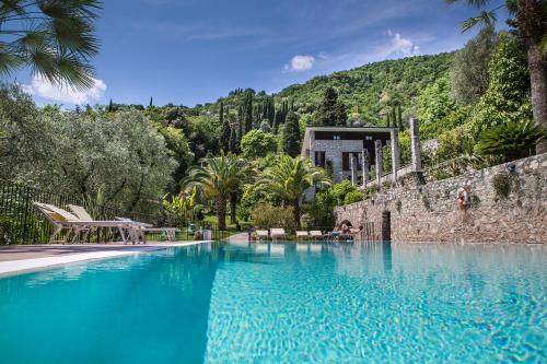 Appartamenti Livia — 4-Star Luxury Hotel in Gargnano, Italy