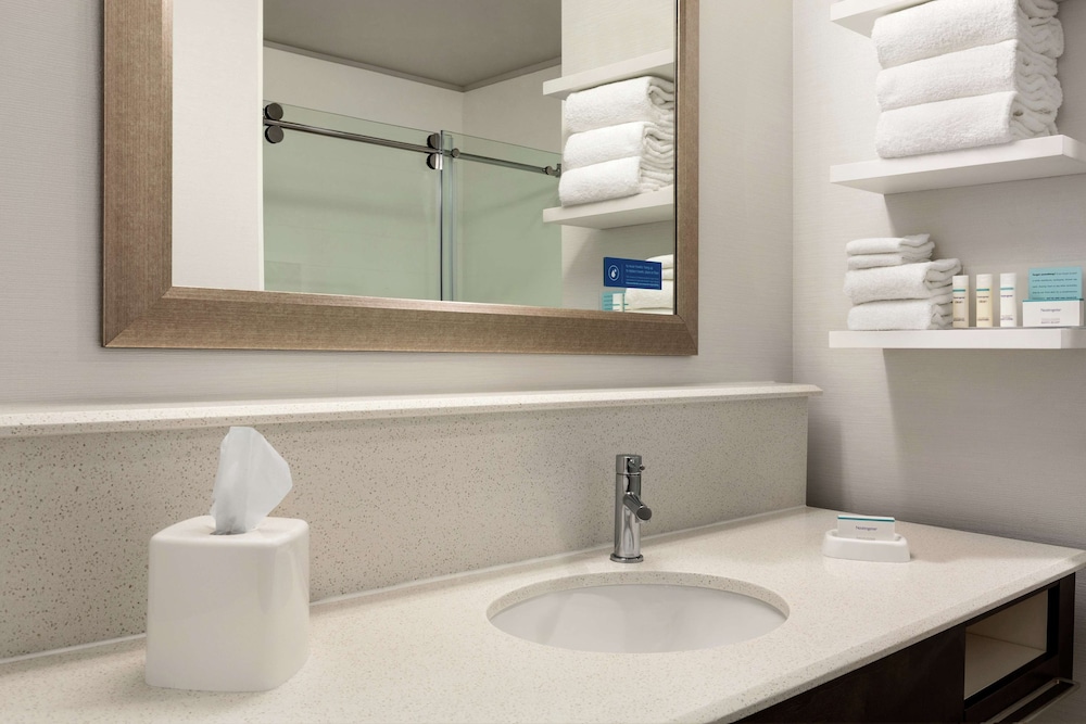 Hampton Inn & Suites Minooka - photo 17