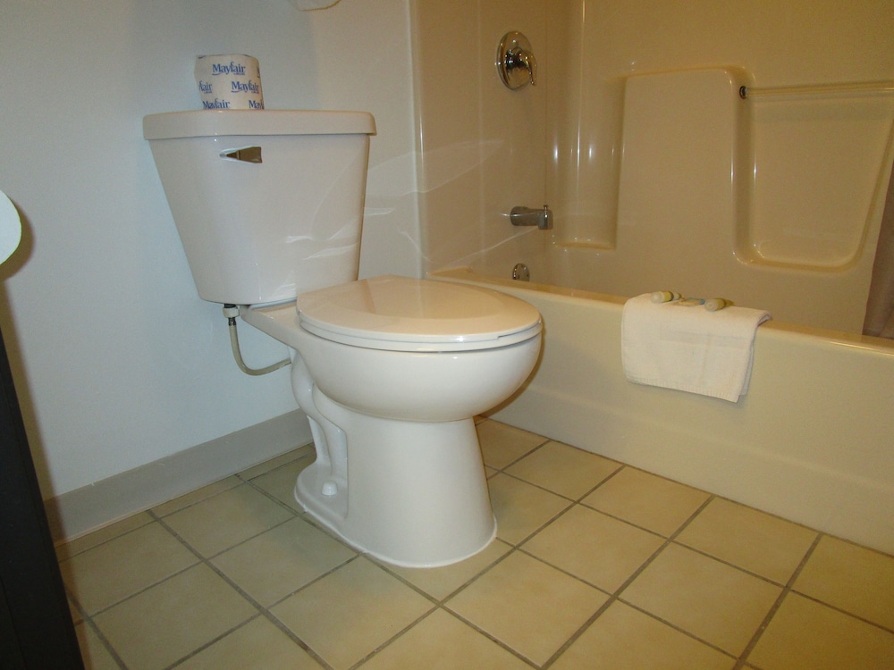 Dakota Country Inn & Suites - photo 21