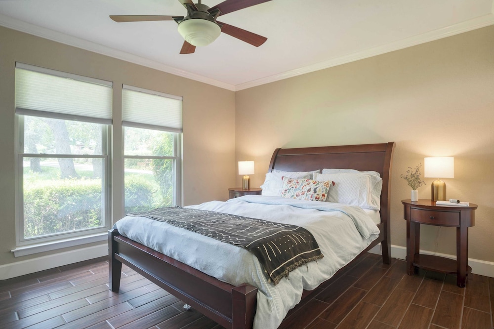 Travis by Avantstay Waterfront Lake Retreat - photo 22