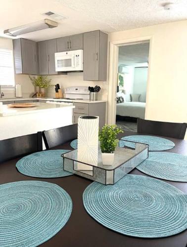 Fully Fenced With Hot tub near Siesta Key Bridge in Sarasota, United States