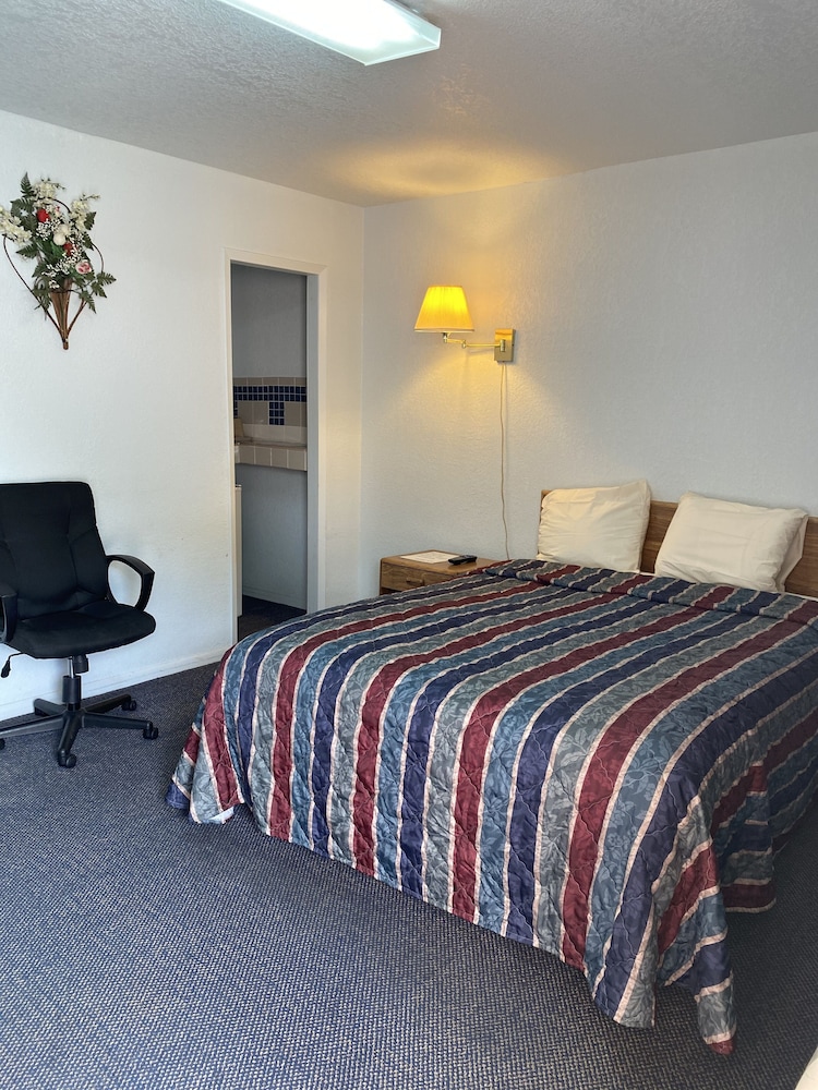 Regency Inn Comanche - photo 2