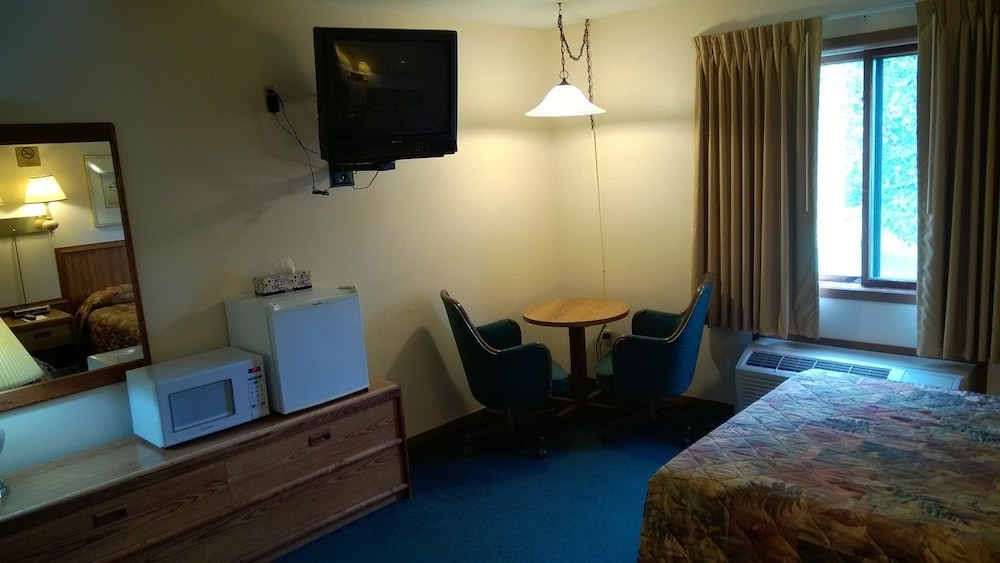 The Travelers Inn - photo 5