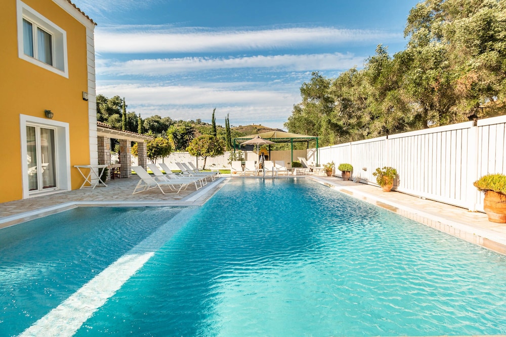Agios Stefanos Bay Villa Anna — 4-Star Luxury Hotel in Corfu, Greece