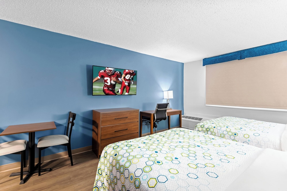 HomeTowne Studios by Red Roof & Conference Center Cortland - photo 18