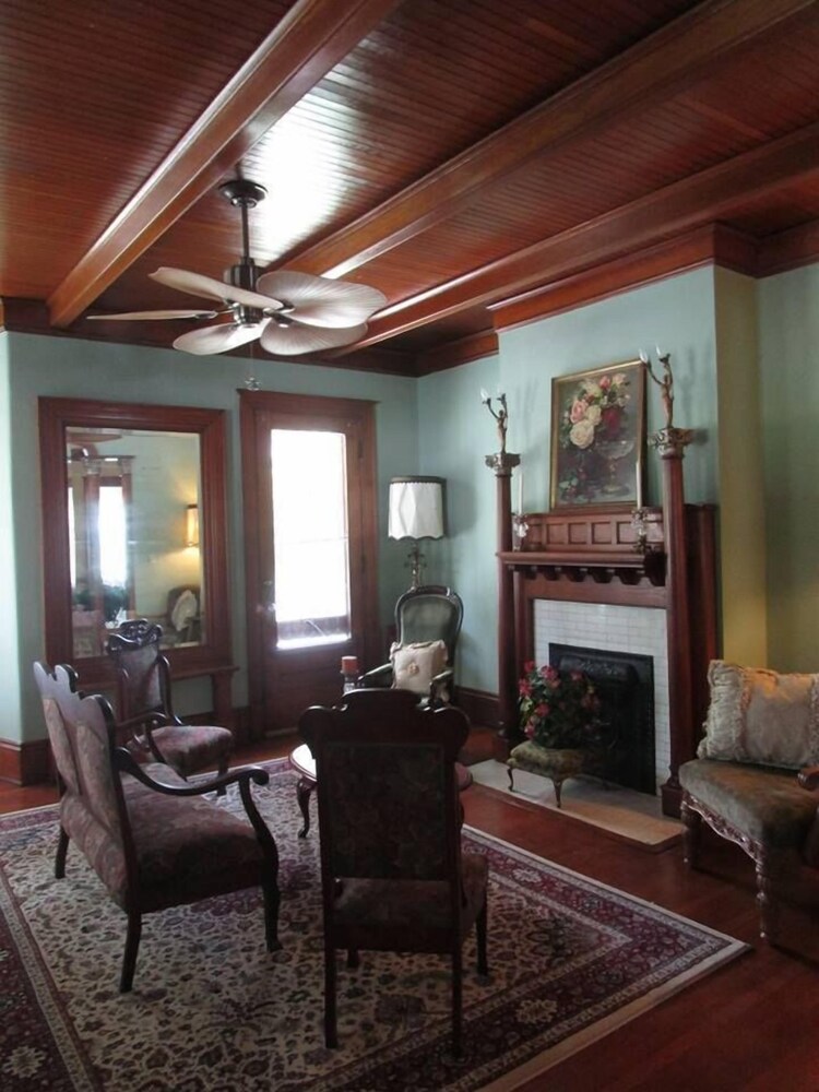 The Old Victorian Inn - photo 21