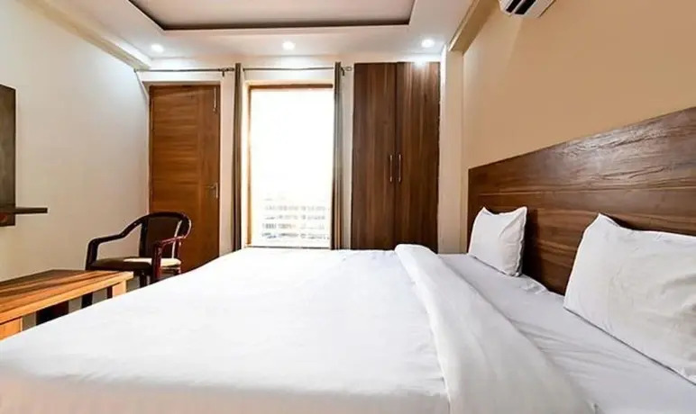 Oyo 82311 Hotel Holy House