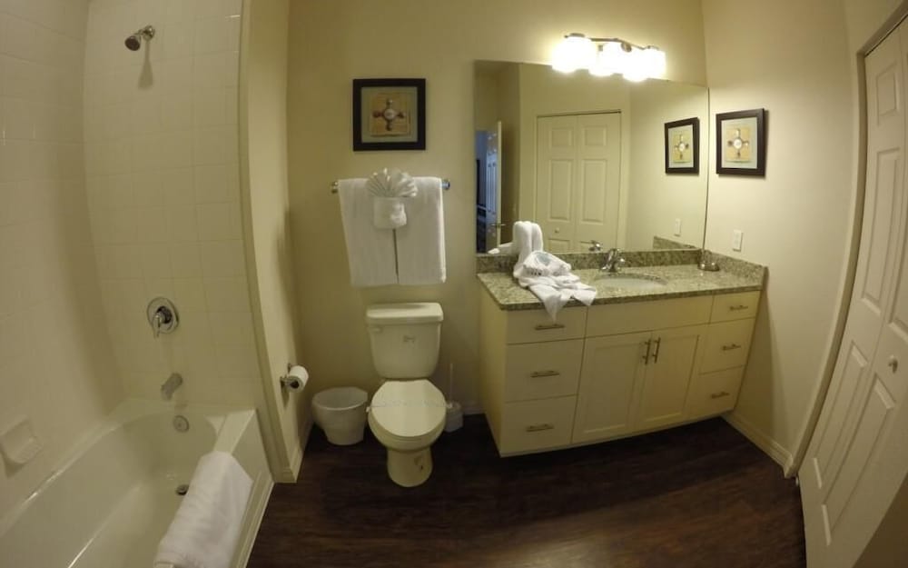 Lucaya 4 Bedrooms 4 Baths Townhome Spacious Living Room - photo 12