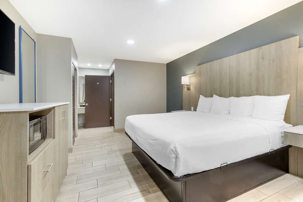 Best Western Plus Edinburg Inn & Suites - photo 12