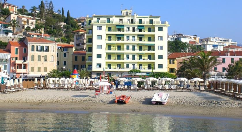 Albergo Ideal - carbon neutral hotel in Taggia