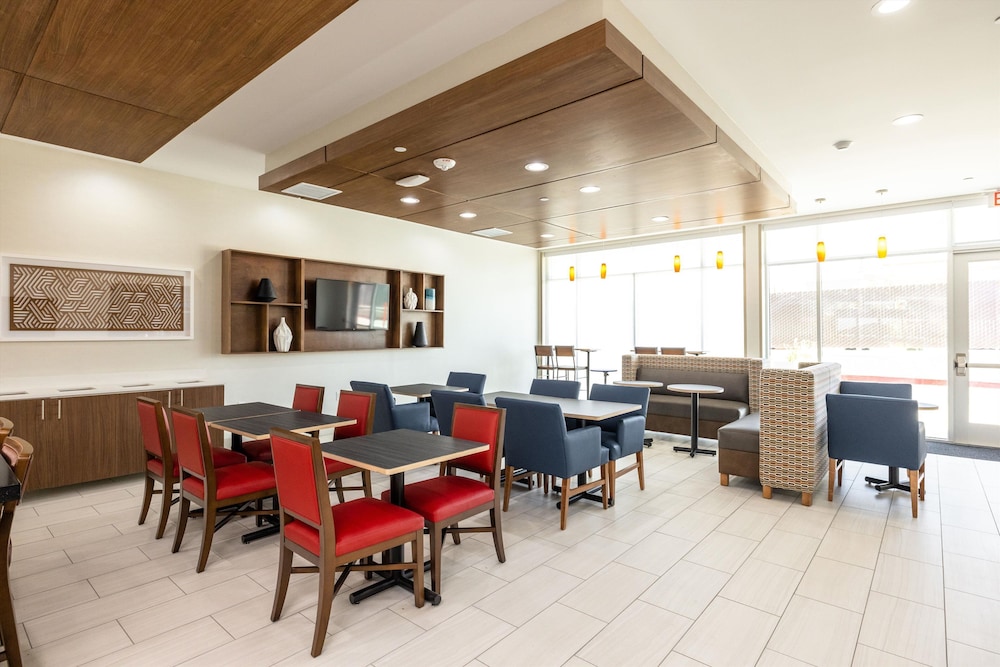 Holiday Inn Express & Suites San Jose Silicon Valley - photo 9