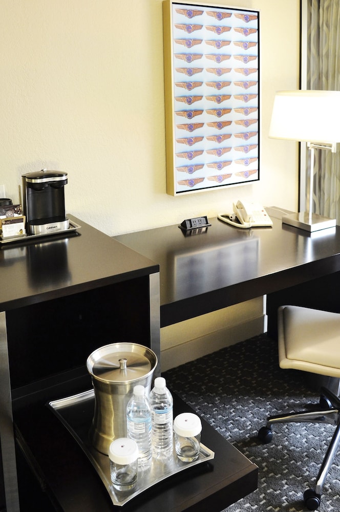 Doubletree by Hilton Houston Hobby Airport - photo 20