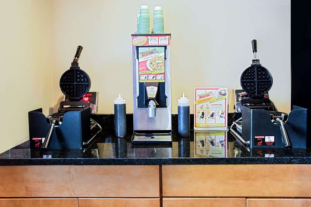 Microtel Inn & Suites by Wyndham Holland - photo 15