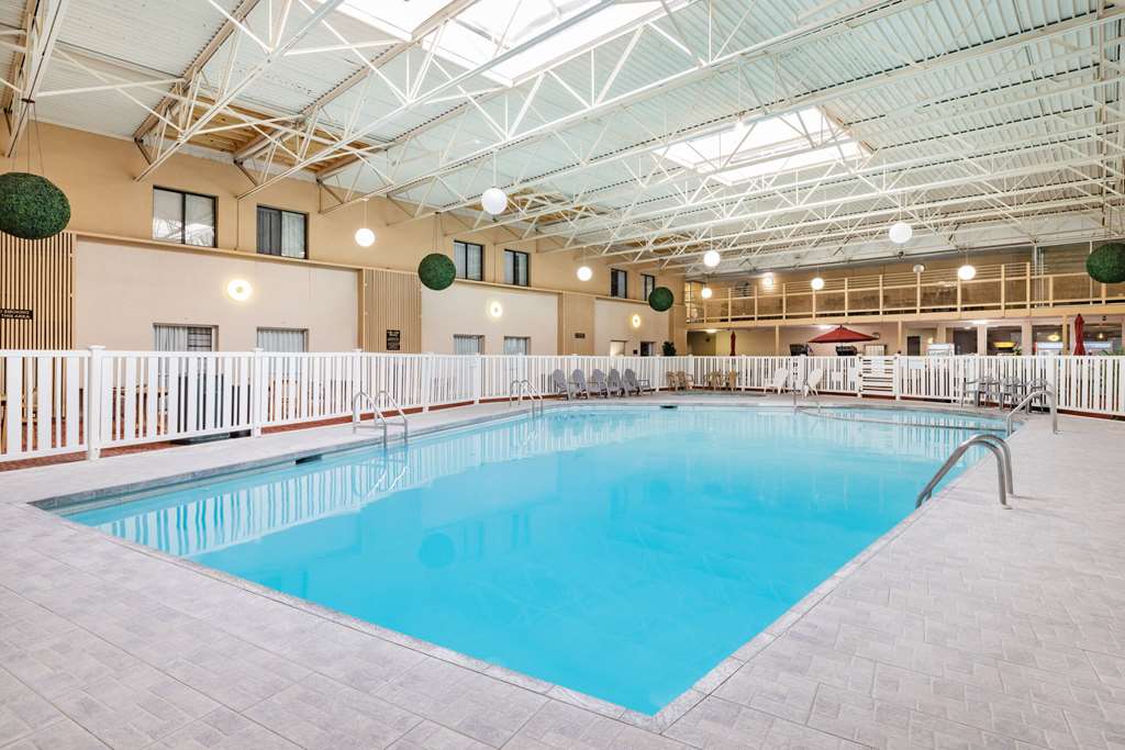 Ramada by Wyndham Grand Forks - photo 10