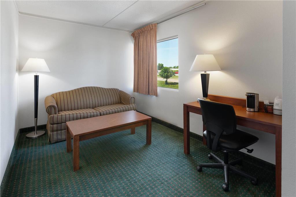 Baymont by Wyndham Jamestown Conference Center & Water Park - photo 21