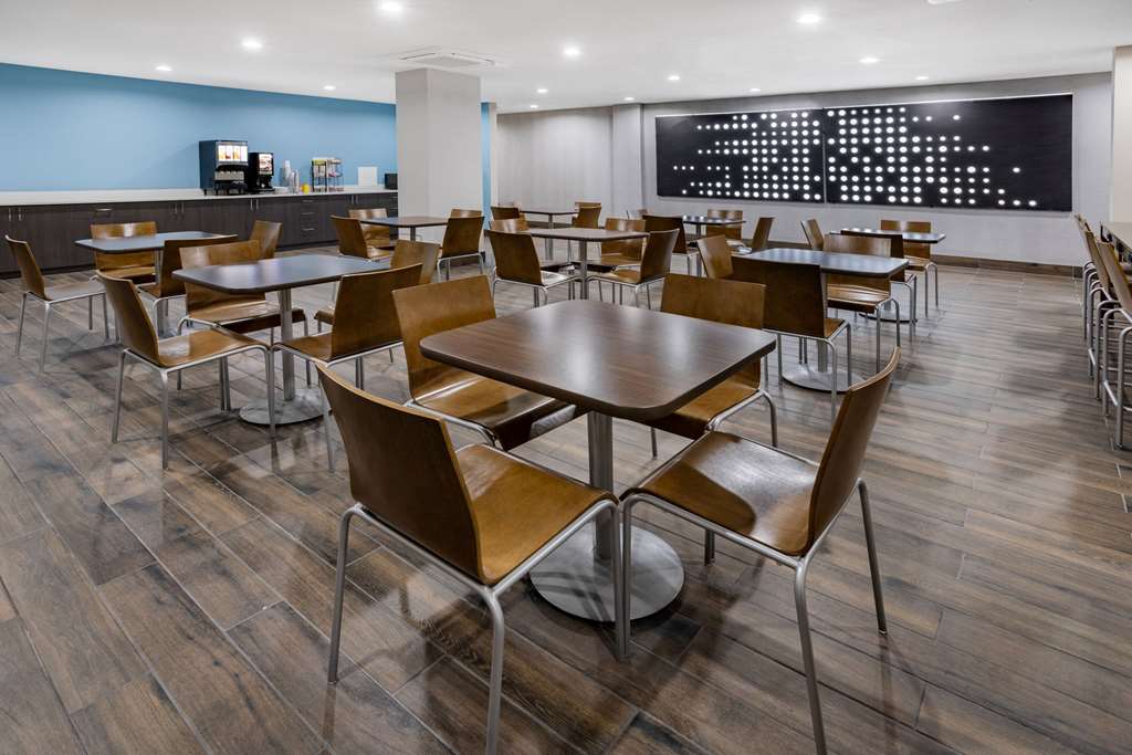 Days Inn by Wyndham Bronx NYC - photo 34