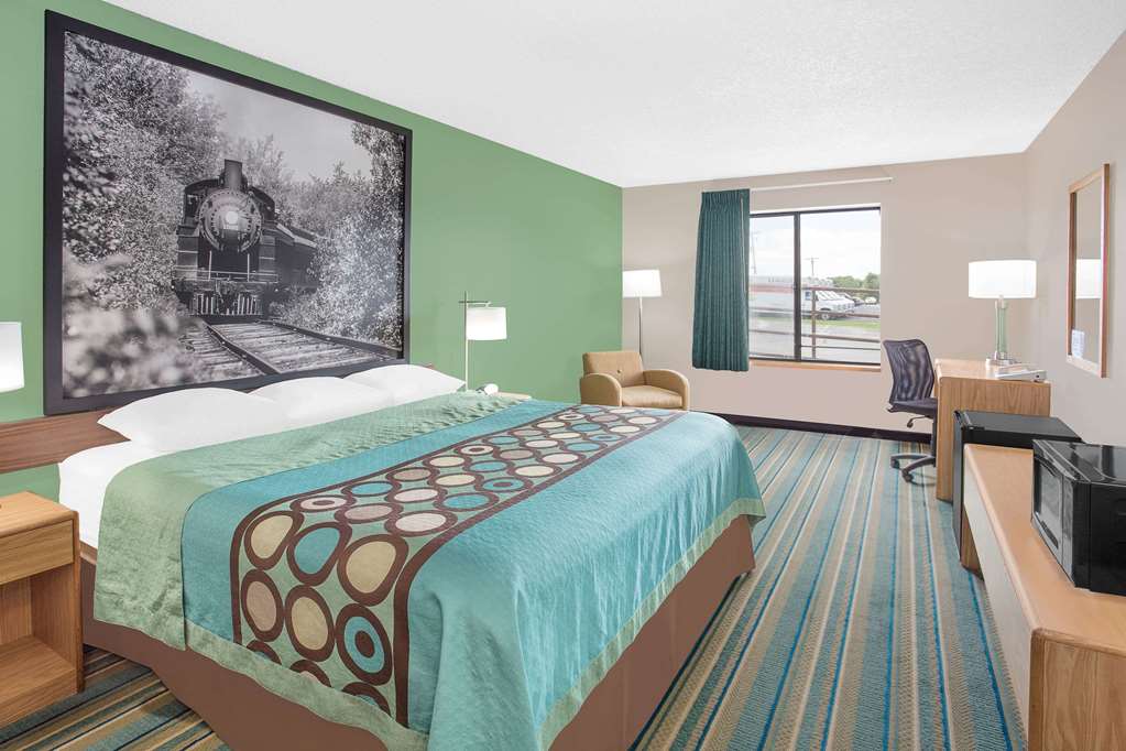 Super 8 by Wyndham Beaver Dam - photo 7