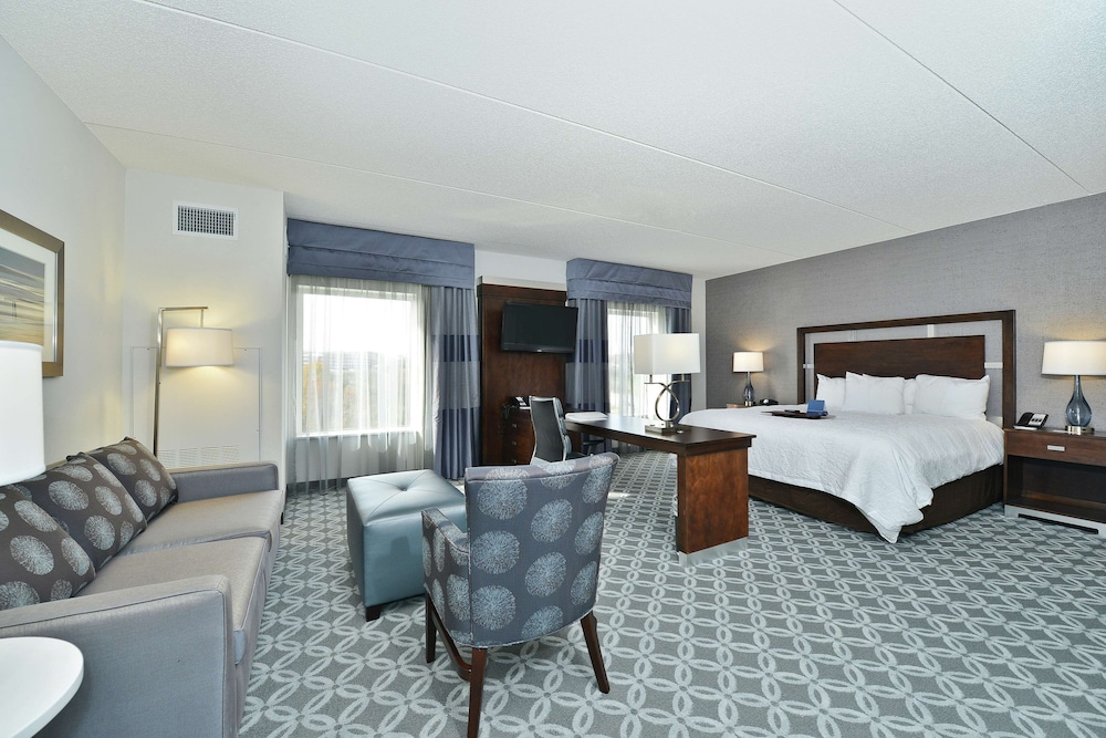 Hampton Inn & Suites Greensboro Coliseum Area - photo 16
