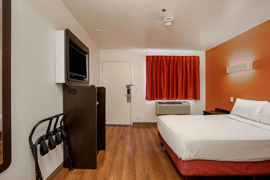 Motel 6 Temecula CA Historic Old Town - photo 7