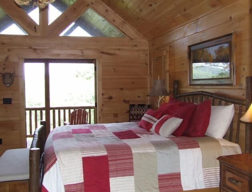 Crockett Trails Nevaeh Cabin Rentals — 4-Star Luxury Hotel in Blue Ridge, United States