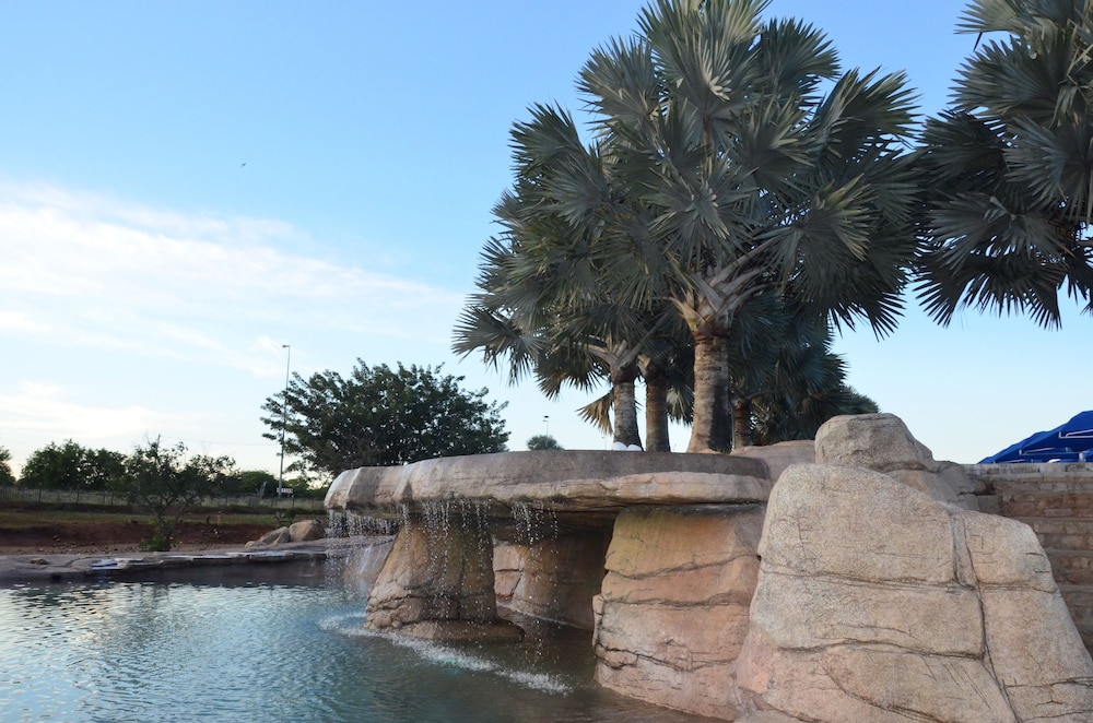 Sand River Resort — hotel in Musina
