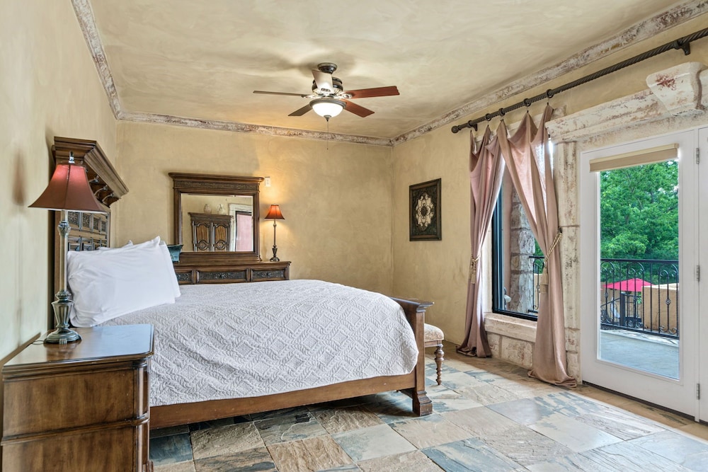 Blanco Riverside Cottages & RV - photo 16
