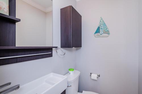 Just Beachy by Oak Island Accommodations - photo 44