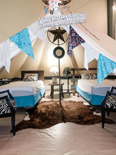 Lone Star Glamp Inn - photo 22