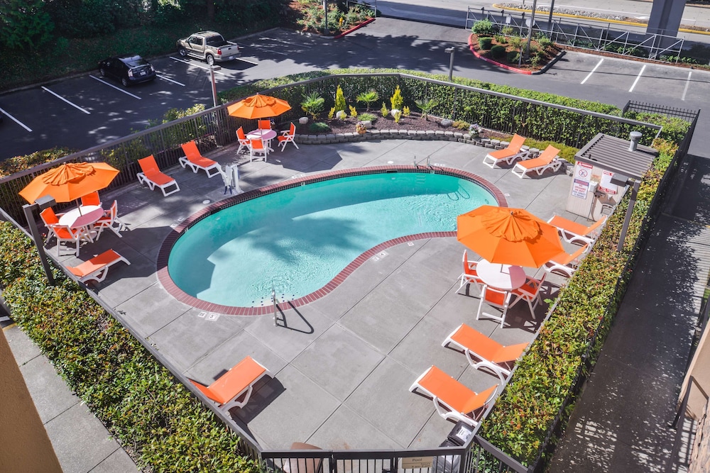 Hampton Inn Seattle Airport - photo 22
