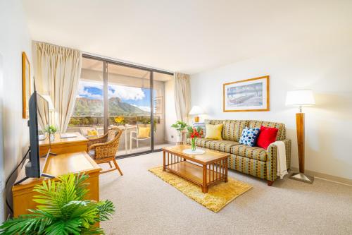 Great Diamond Head Views 2BR Condo with Free Parking — 4-Star Luxury Hotel in Honolulu, United States
