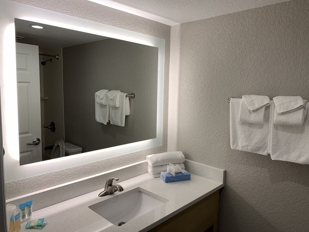 Boardwalk Inn and Suites - photo 32