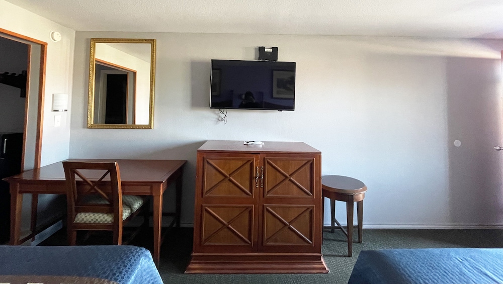Royal Inn Linden - photo 5