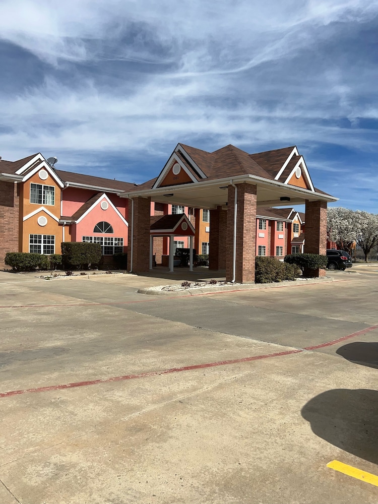Microtel Inn & Suites by Wyndham Amarillo - photo 21