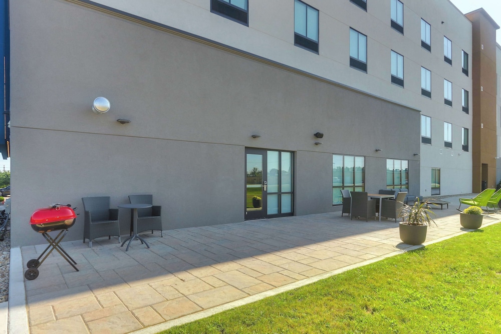 Hampton Inn Lebanon - photo 19