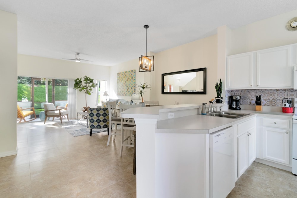 Minutes to Disney Boutique 3BR 2.5 Bath Coastal TH - photo 9