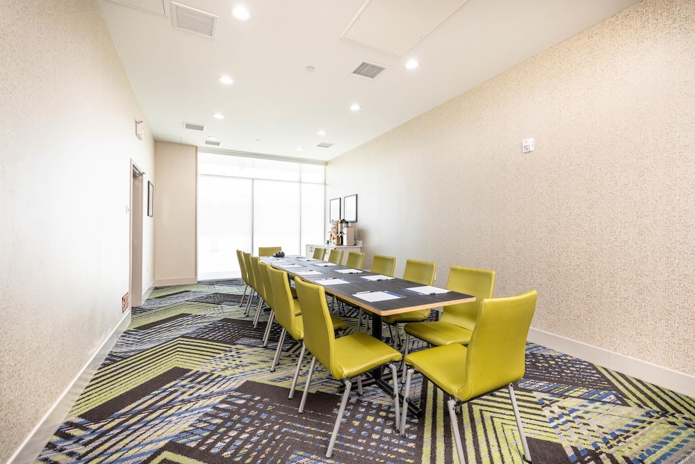 Holiday Inn Express & Suites San Jose Silicon Valley - photo 73