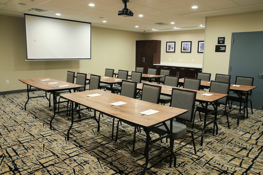Hampton Inn & Suites Mount Laurel Moorestown - photo 21