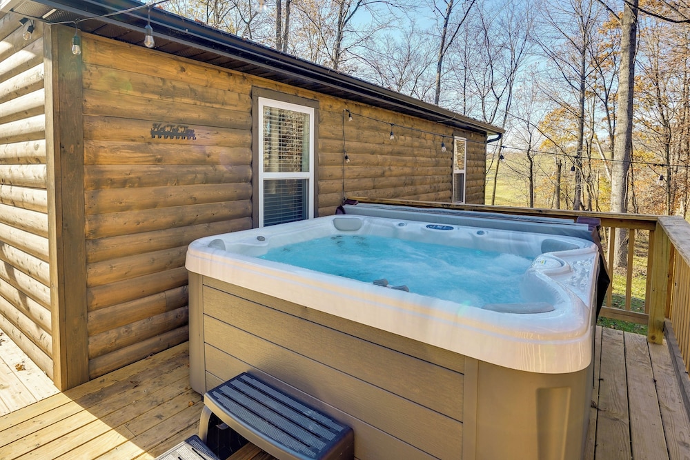 Serene Logan Retreat w Hot Tub & Stargazing Dome — hotel in Logan