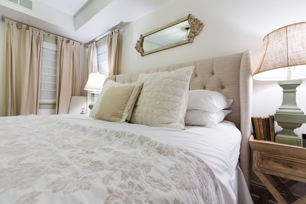 The Nest on Saratoga Lake in Saratoga Springs, United States