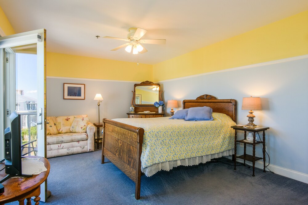 Payne's Harbor View Inn - photo 21