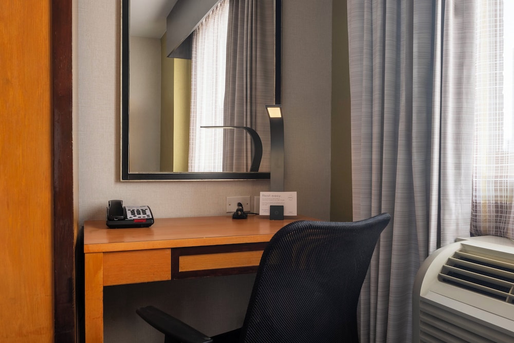 Holiday Inn Express New York City Times Square by IHG - photo 14
